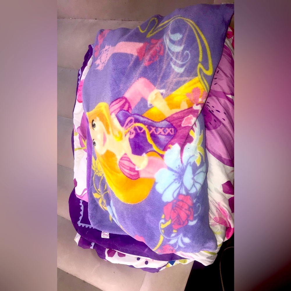 Elsa and Anna blanket comes with a Rapunzel pillow